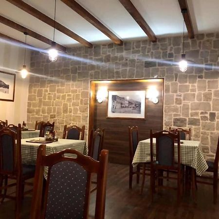 Restaurant & Apartments Jug Сутоморе Екстериор снимка
