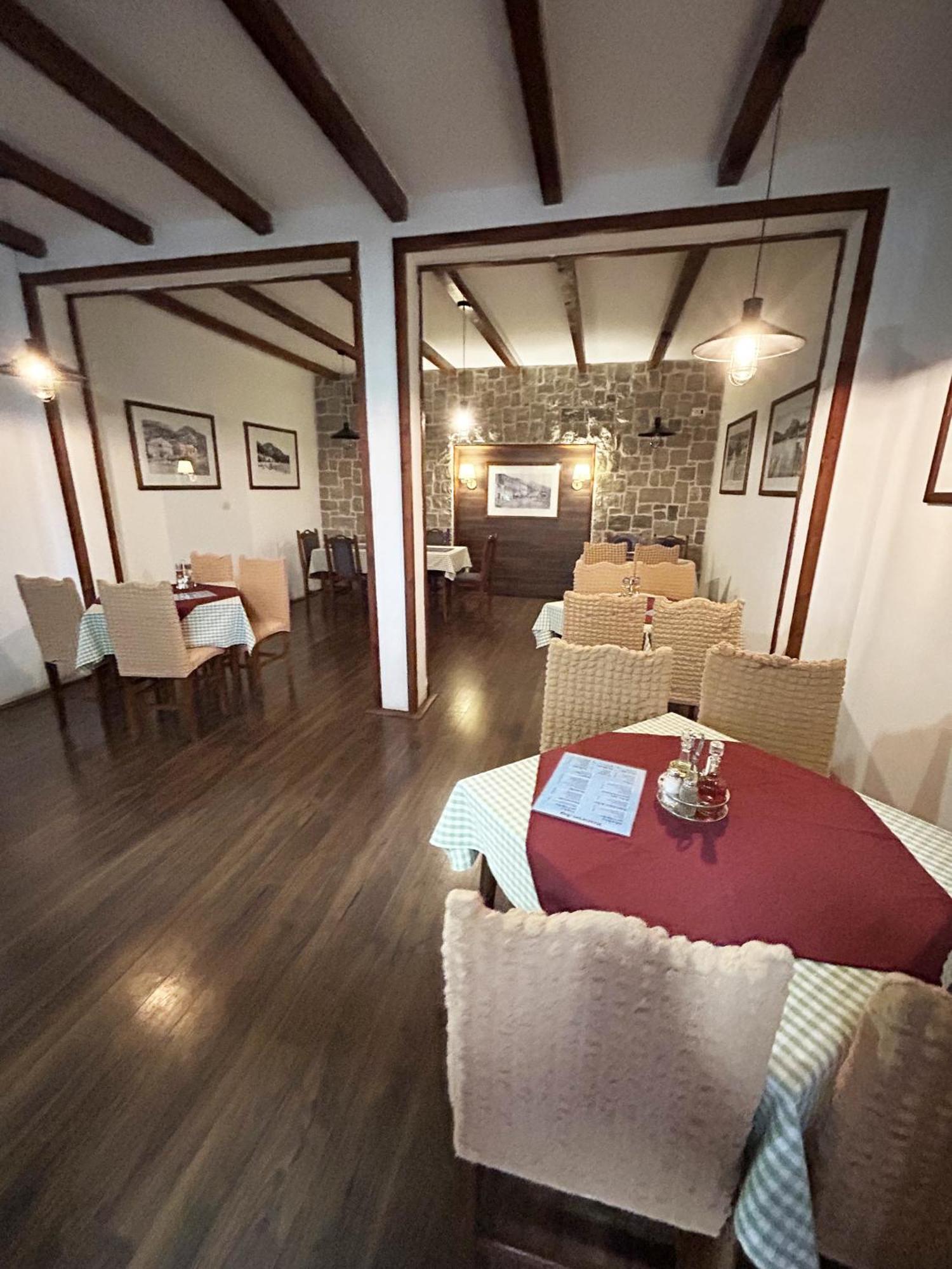 Restaurant & Apartments Jug Сутоморе Екстериор снимка