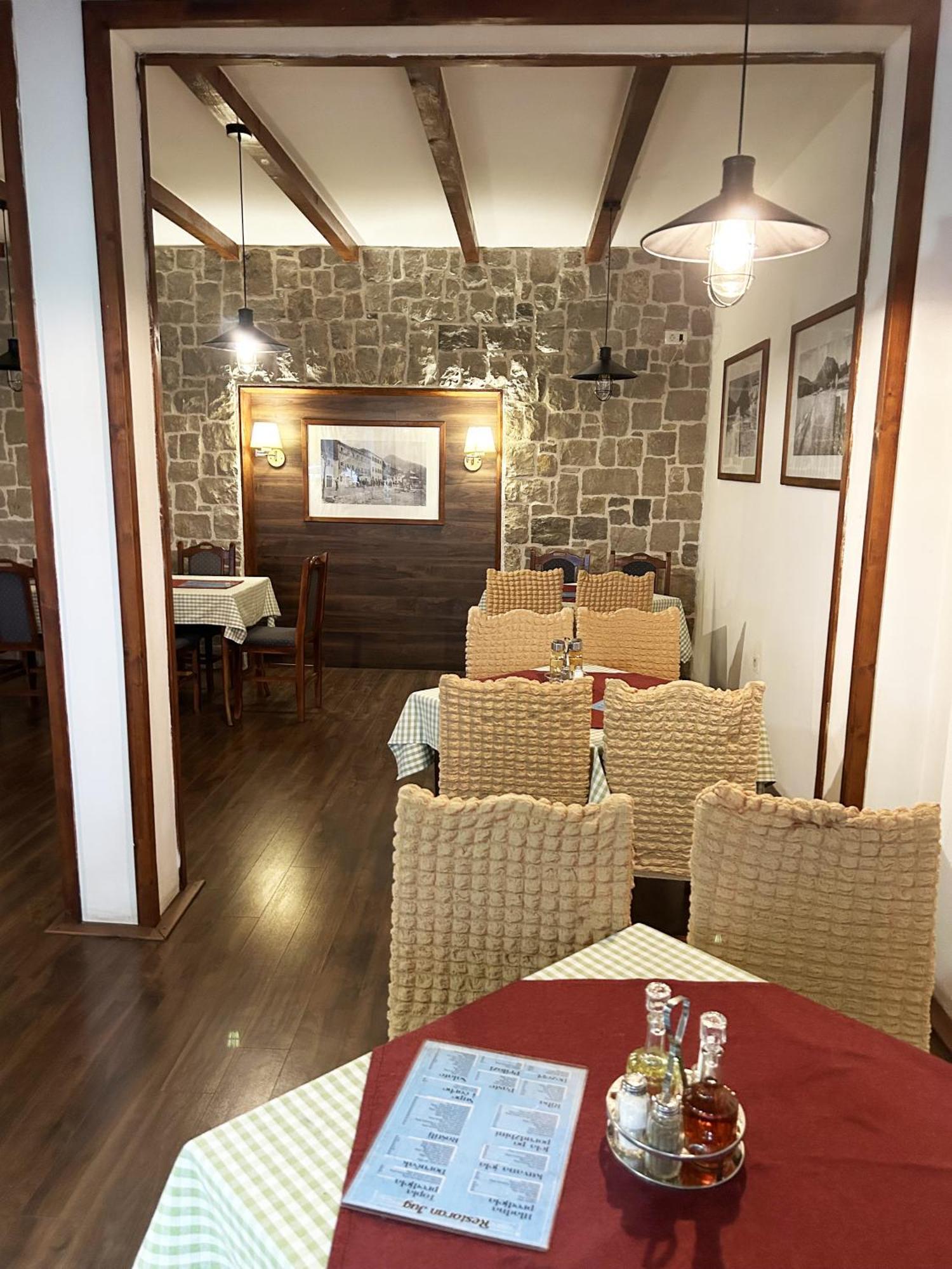Restaurant & Apartments Jug Сутоморе Екстериор снимка