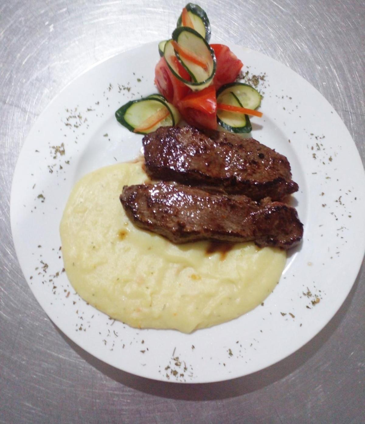 Restaurant & Apartments Jug Сутоморе Екстериор снимка