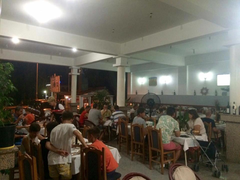 Restaurant & Apartments Jug Сутоморе Екстериор снимка