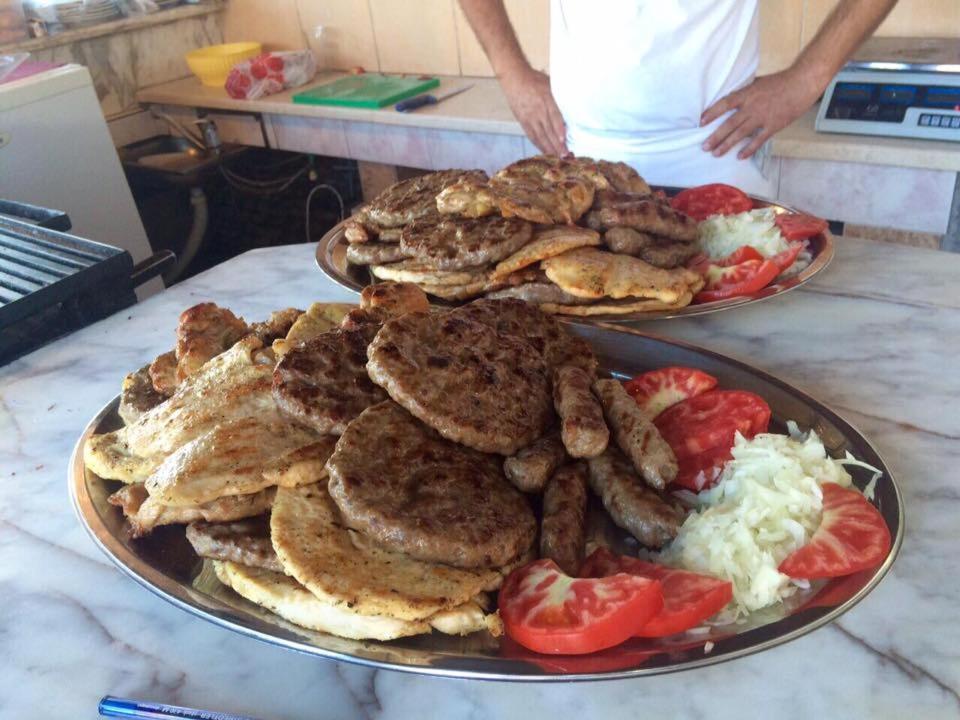 Restaurant & Apartments Jug Сутоморе Екстериор снимка