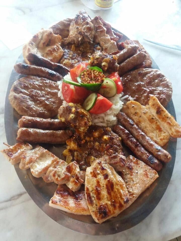 Restaurant & Apartments Jug Сутоморе Екстериор снимка